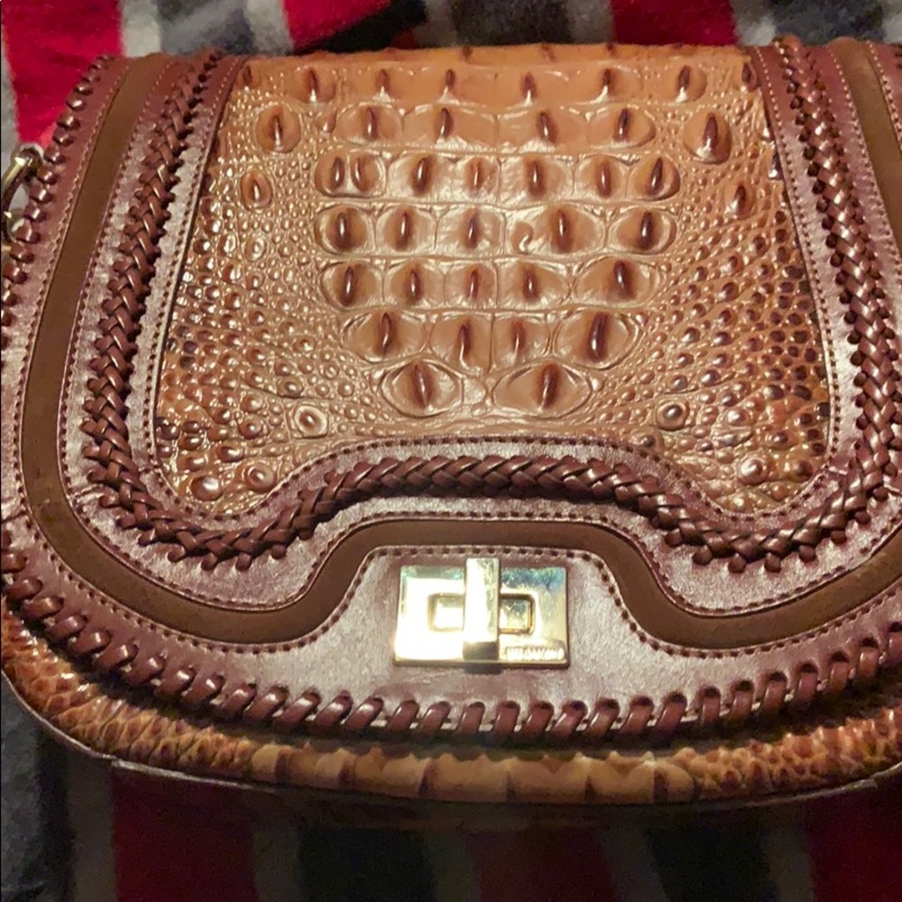 BRAHMIN CROSSBODY!